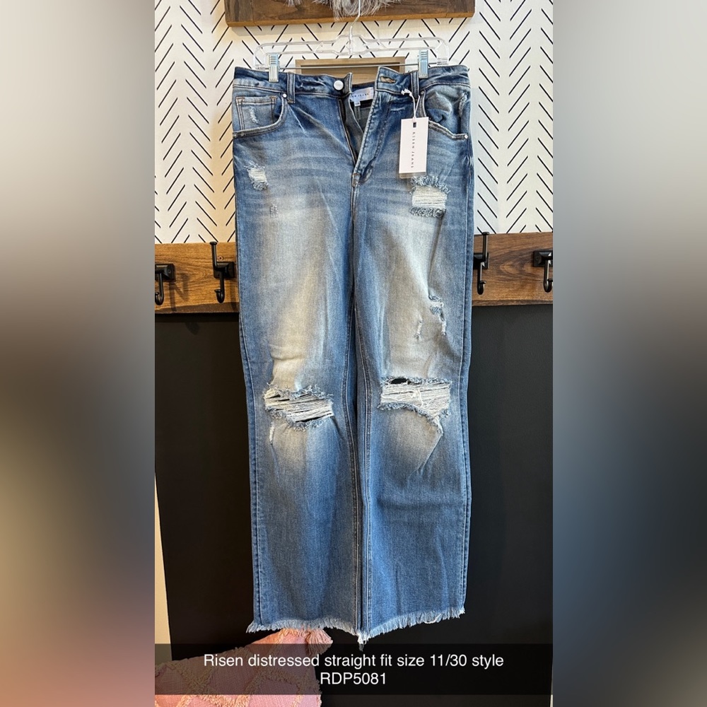 Risen distressed straight fit size 11/30 style RDP5081